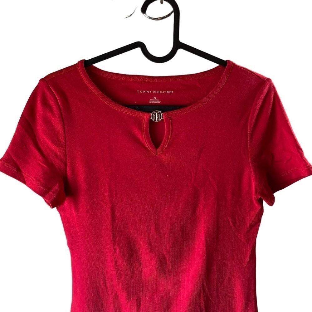 Tommy Hilfiger Women’s Sweater Keyhole Cutout With Gold Logo Red Size PS